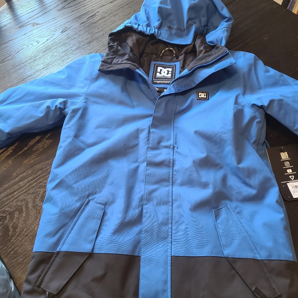 Brand new with tags youth winter coat. Size XL. DC snowboarding.
